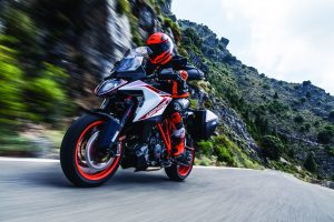 KTM 1290 SUPER DUKE GT_Action 03